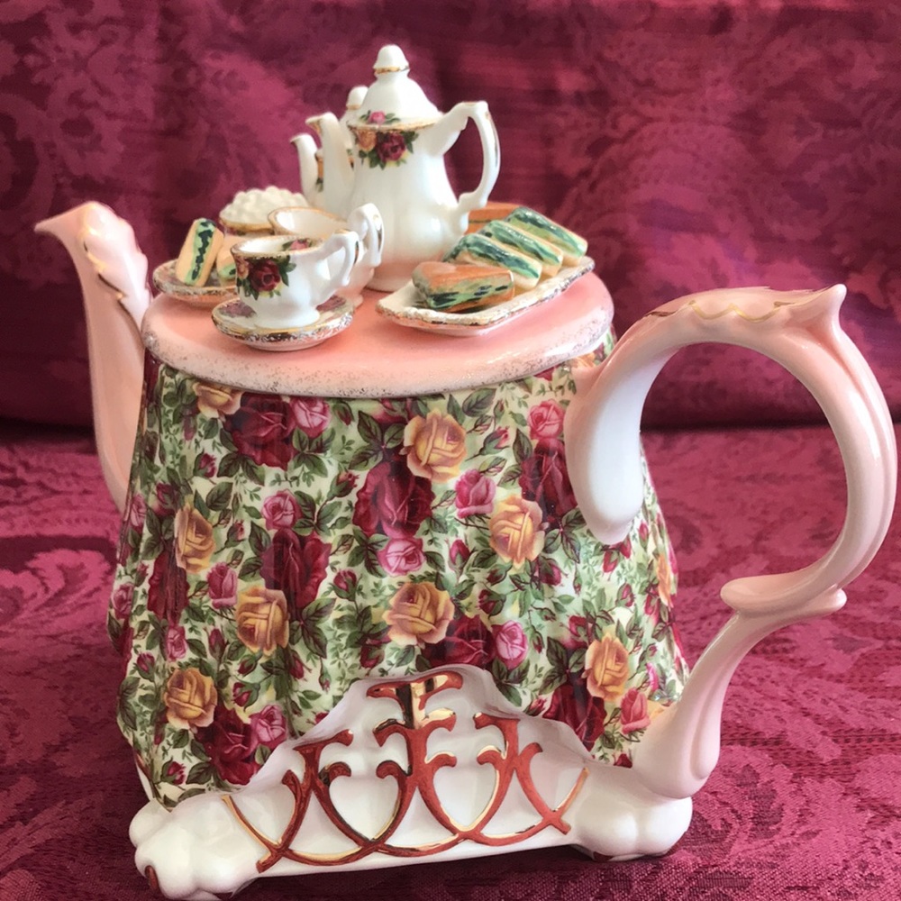 ๐ฅHOST PICK๐ฅRARE 24kt Gold Trim Royal Albert Old Country Roses Decorative Teapot - Picture 3 of 10